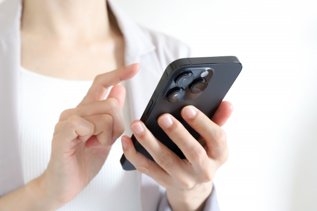 高齢者を含む全員が無理なく使えるシンプルなインターフェースの重要性（操作性）